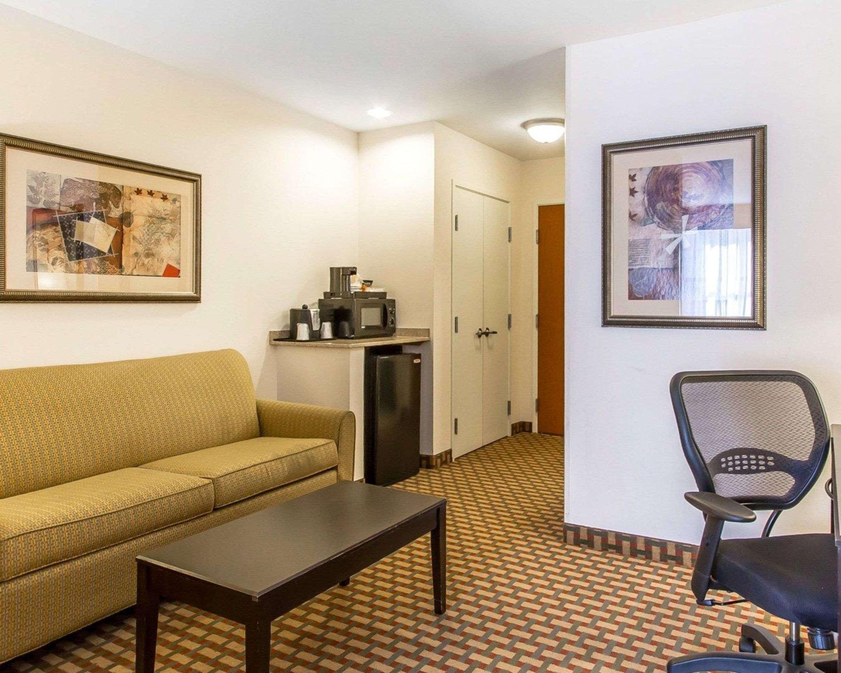 Comfort Inn & Suites Shawnee North Near I-40 Luaran gambar