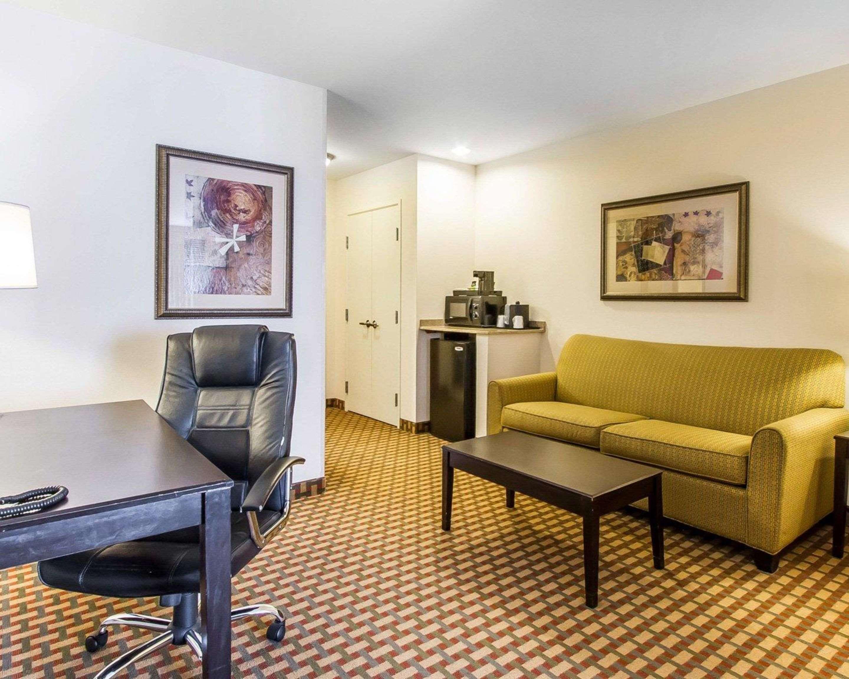 Comfort Inn & Suites Shawnee North Near I-40 Luaran gambar