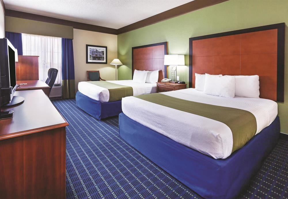 Comfort Inn & Suites Shawnee North Near I-40 Luaran gambar