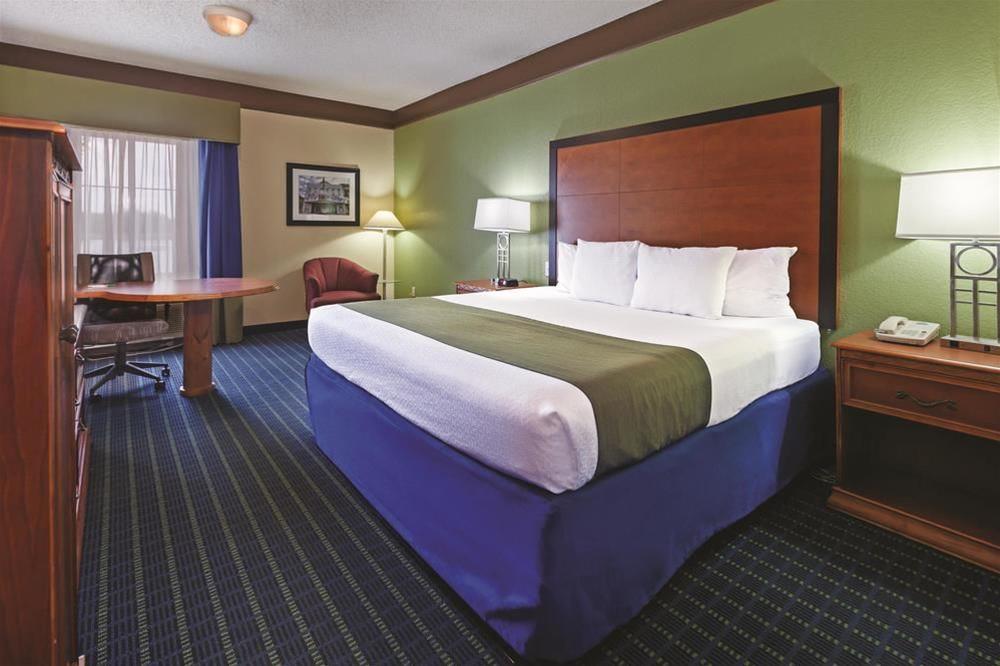 Comfort Inn & Suites Shawnee North Near I-40 Luaran gambar