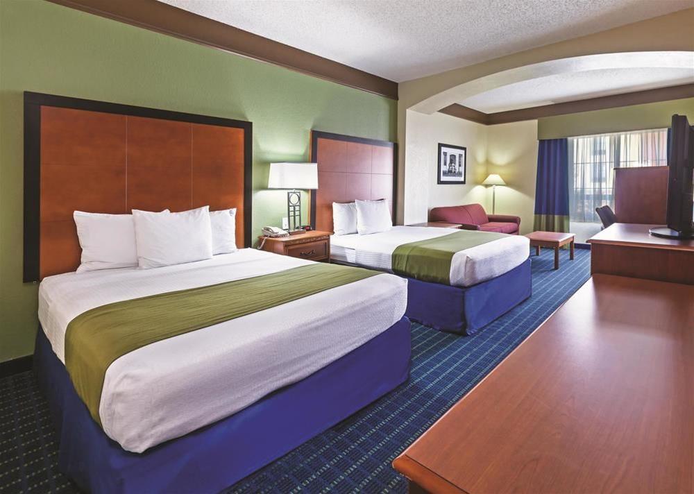 Comfort Inn & Suites Shawnee North Near I-40 Luaran gambar