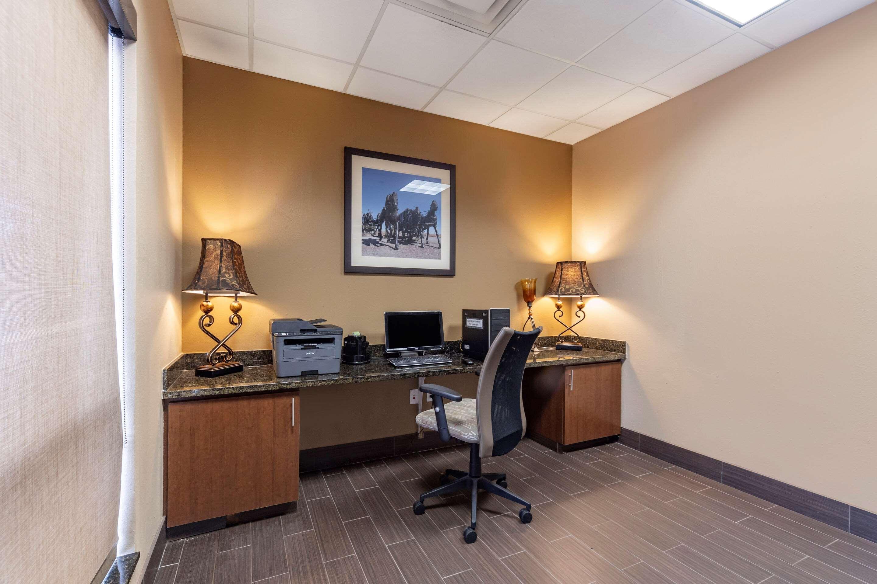 Comfort Inn & Suites Shawnee North Near I-40 Luaran gambar